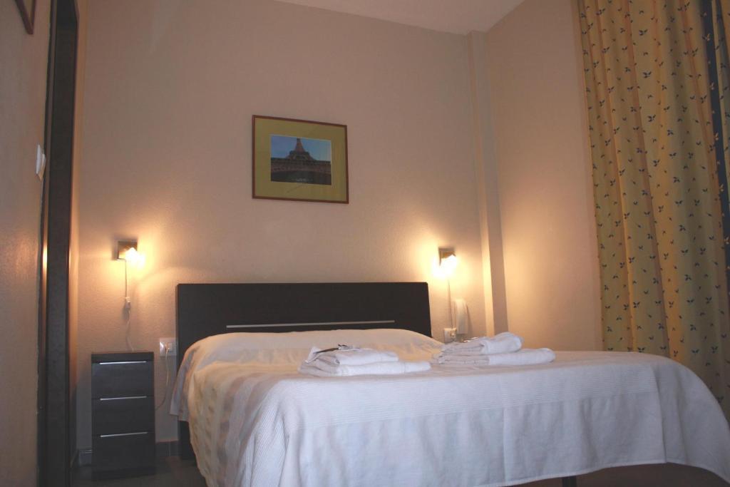 Hostal Carlos I La Línea de la Concepción Rum bild