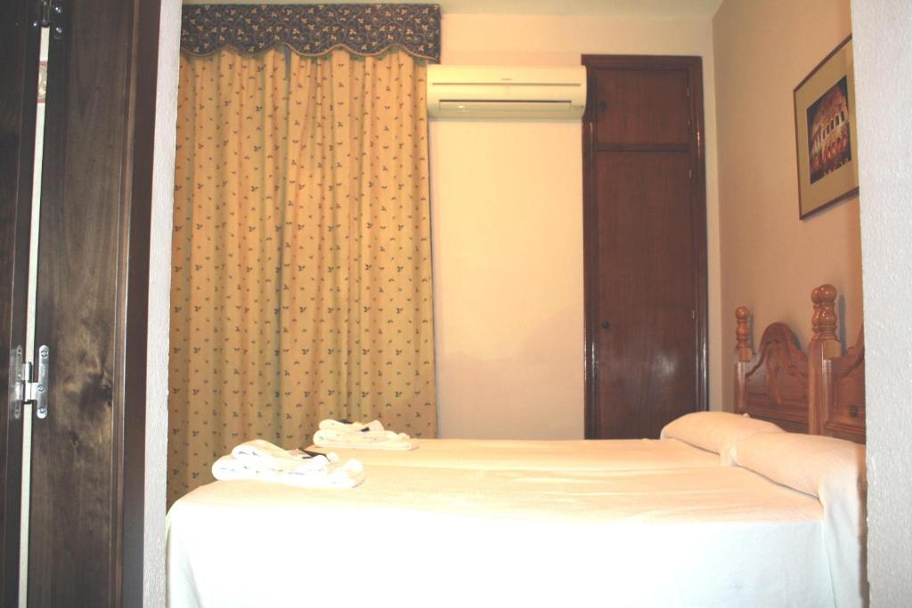 Hostal Carlos I La Línea de la Concepción Rum bild
