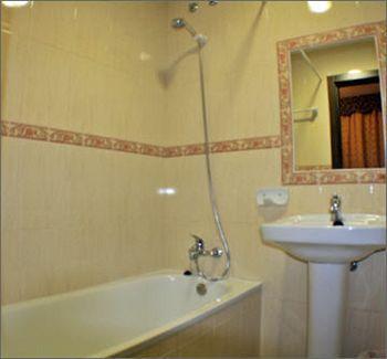 Hostal Carlos I La Línea de la Concepción Exteriör bild